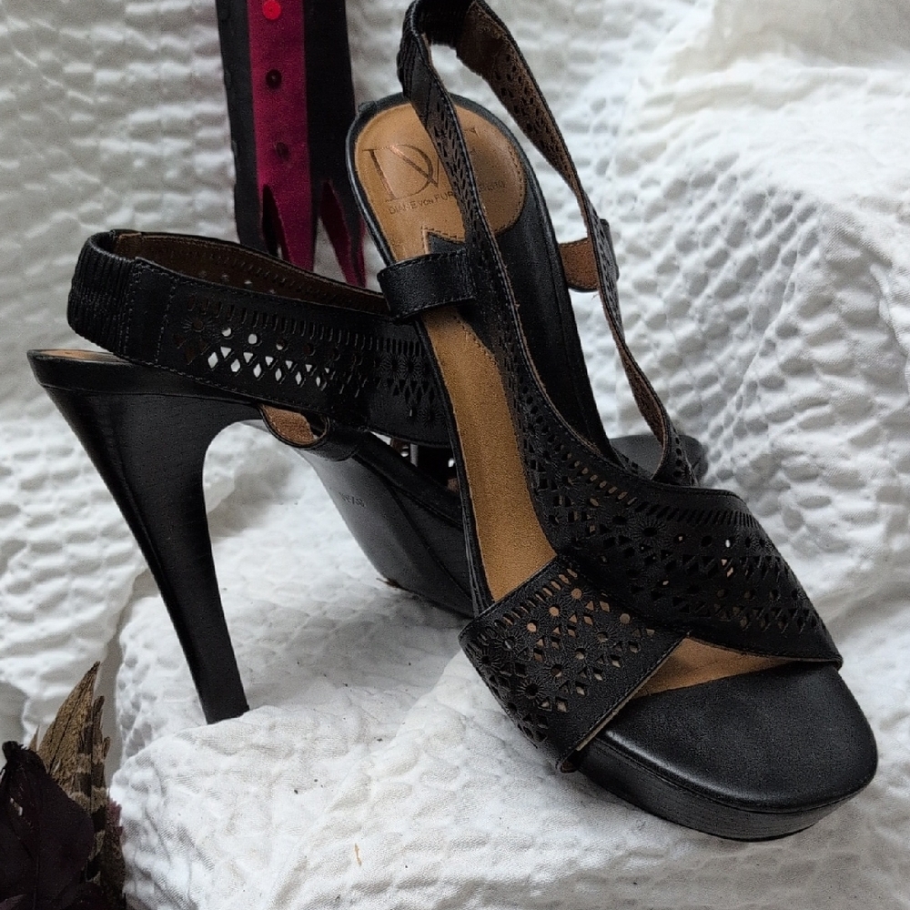 Diane Von Furstenberg Elegant Black Cut-Out Heels